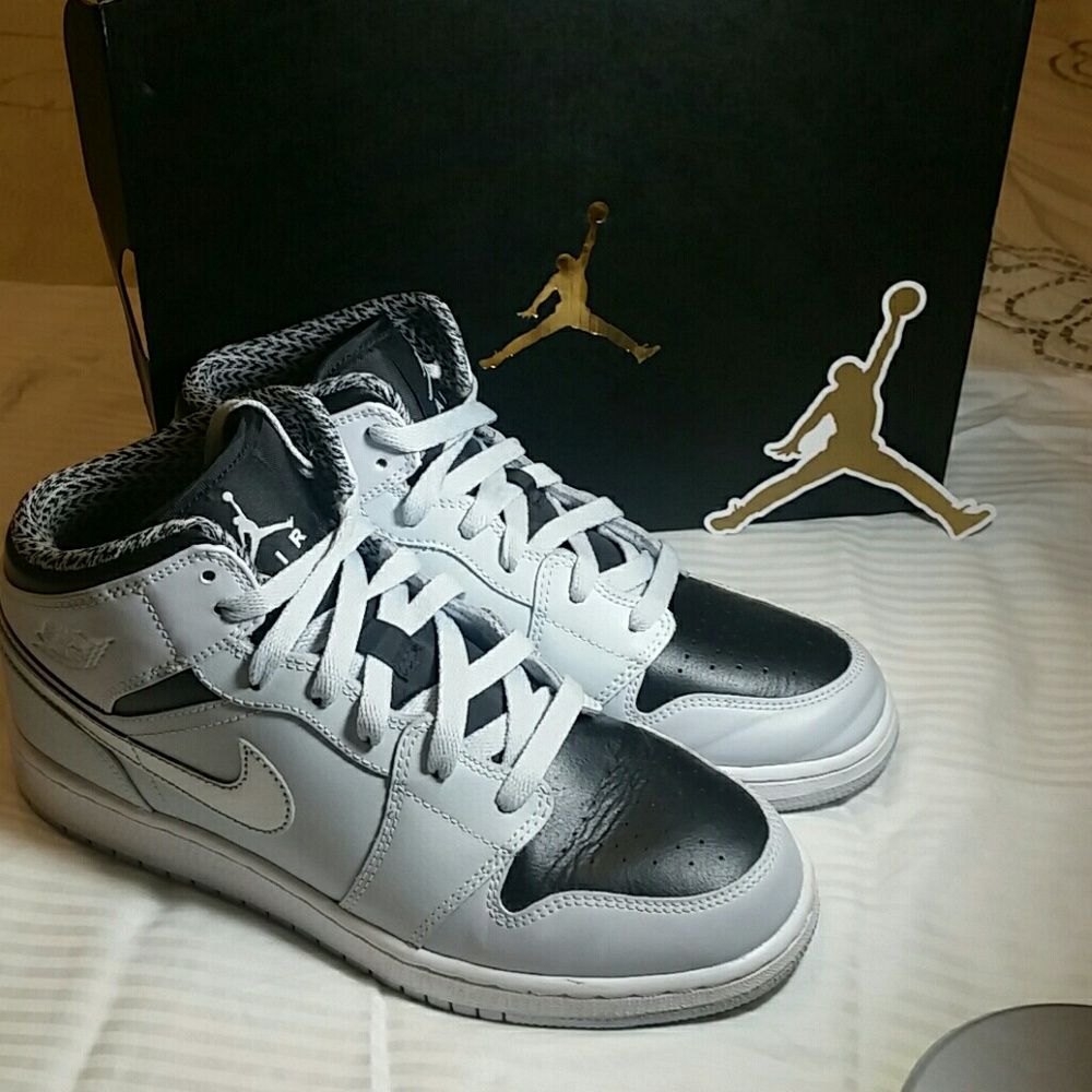 Air Jordan 1 MID BG